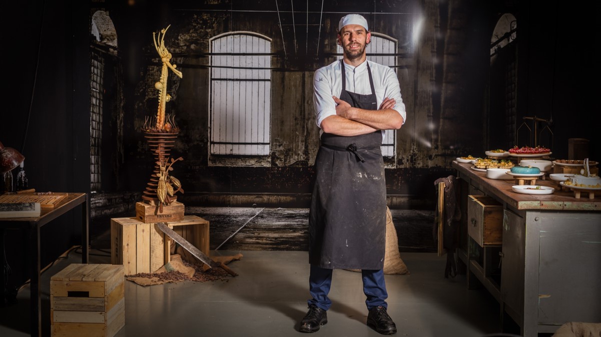 Hidde de Brabander during the Meester Patissier exam